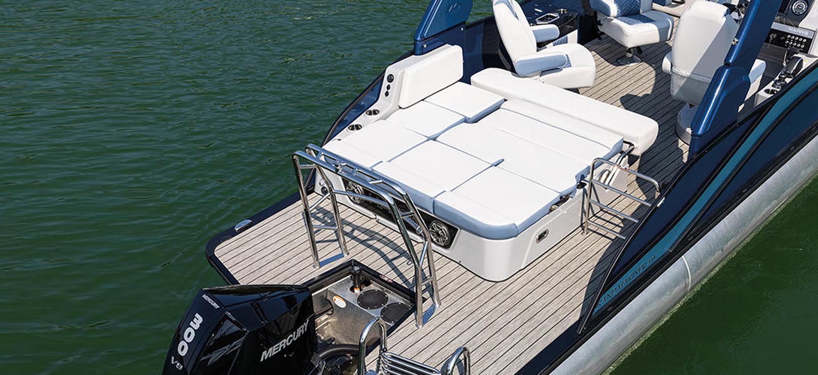 VR4 Series Deck Boats