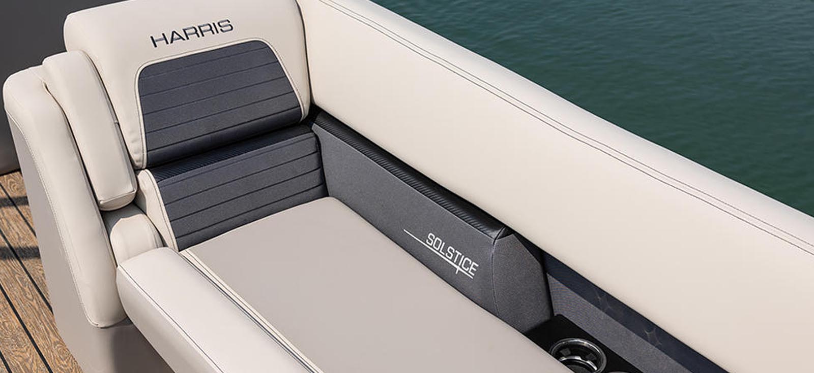 VR4 Series Deck Boats