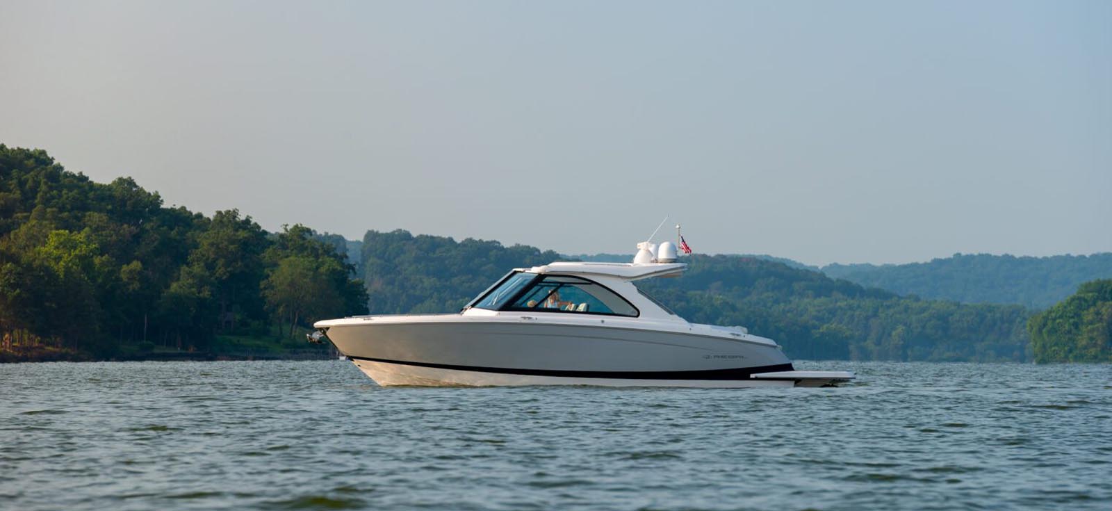 VR4 Series Deck Boats